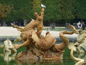 This fountain made us laugh because it looks like the dragon is about to eat the pigeon.