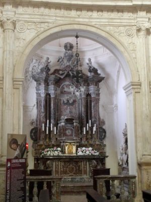 A side chapel