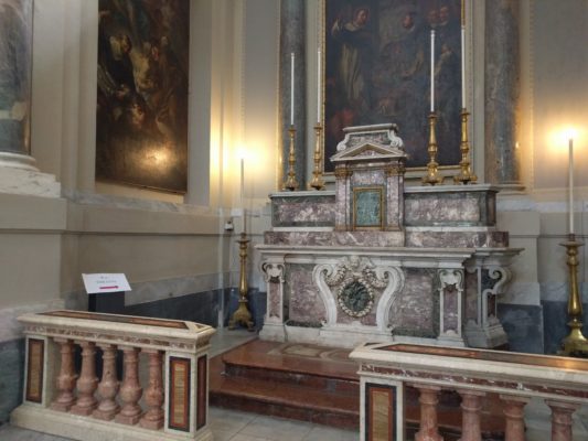 Side chapel with sign for toilets on the left side