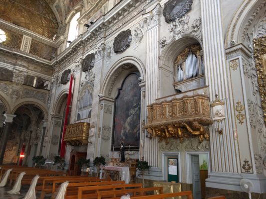 One of the side walls - note the real pipe organ in the foreground and the fake/painted organ further down the wall