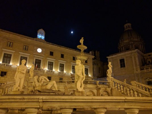 A stately fountain in Piazza Pretoria