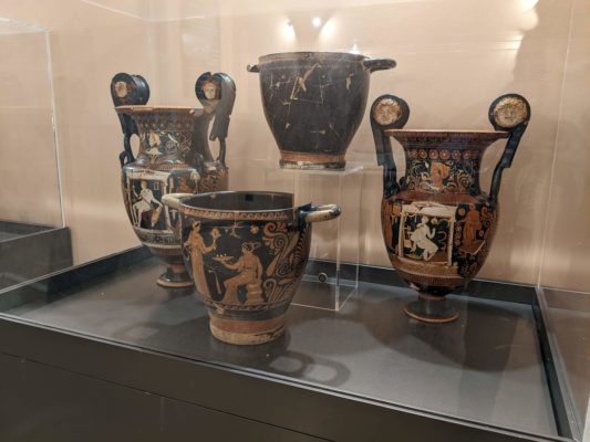 The design of these Samnite vases was influenced by the Greeks