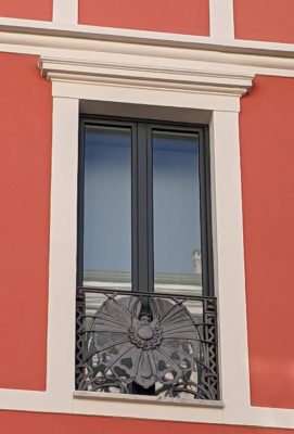 And finally, a detail of the balcony railing at the Teatro Savoia - I saw this and said to Chad, "This reminds me of Antoni Gaudi"