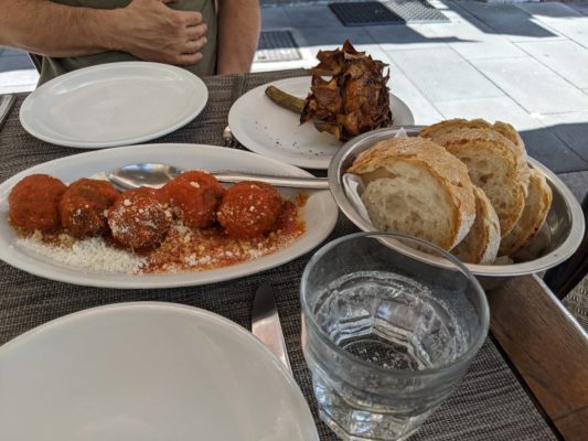 our appetizers included pallotte - the bread/cheese/egg version of meatballs - plus artichokes deep-fried in the manner of the Roman Jewish quarter