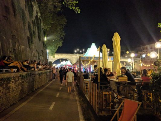 2018 riverside festival - checking out the activities